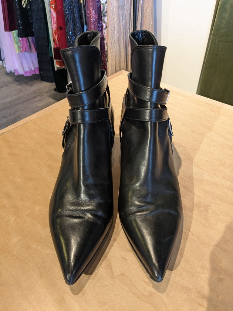 Pointed Toe